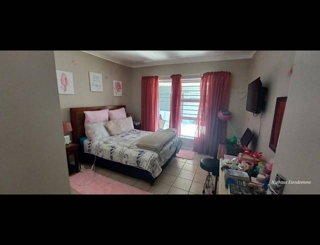 4 BEDROOM PROPERTY TO RENT IN GUSTROUW